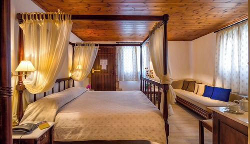 Deluxe Traditional Room