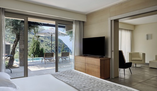 Deluxe Double Suite Sea View with Private Pool