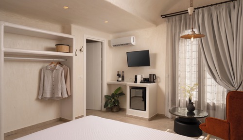 Cozy Suite with Hot Tub