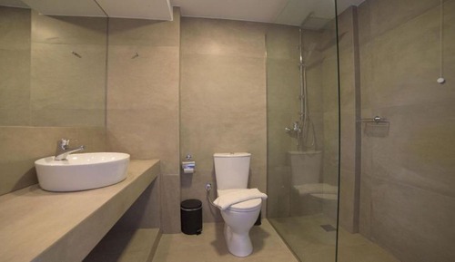 Deluxe Swim-Up Room