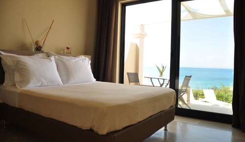 Premium Suite Sea View with Private Heated Pool and Hot Tub