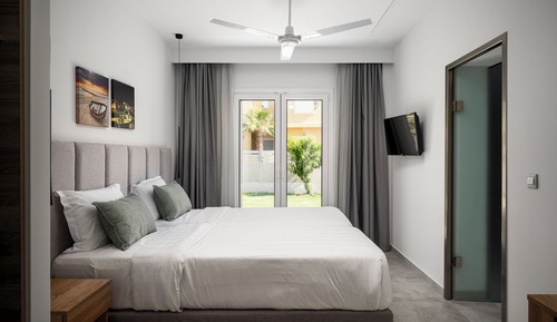 Deluxe Apartment, Garden View