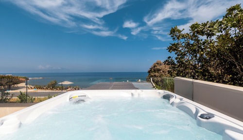 Executive Suite, Bathtub, Sea View