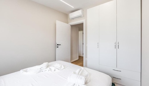Family Apartment, Hill View