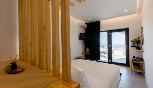 Deluxe Suite, Outdoor Jacuzzi, Sea View, Sigrid