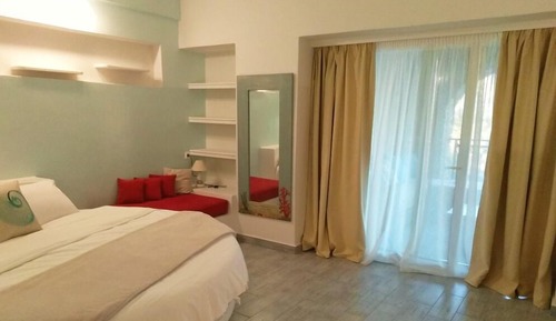 Honeymoon Studio Suite, Sea View