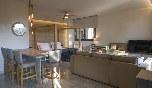 Deluxe Studio Suite, 1 Queen Bed with Sofa bed, Garden View, Poolside