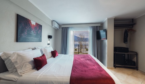 Superior Room, Lake View