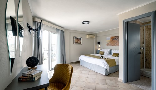 Standard Room with Side Lake View