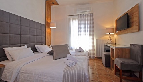 Double/Twin Room At Street Side