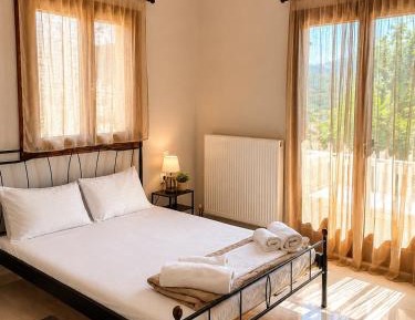 Three-Bedroom Apartment with Mountain View