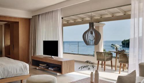 Wow Suite with Outdoor Jacuzzi