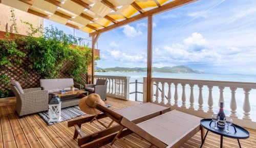 Two-Bedroom Deluxe Apartment with Ocean View