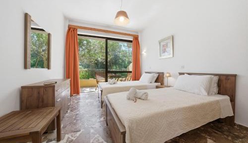 Studio with Garden View