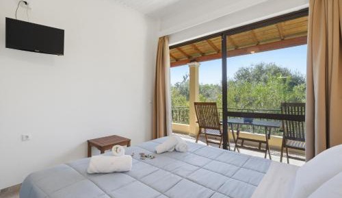 Two-Bedroom Deluxe Apartment with Garden View