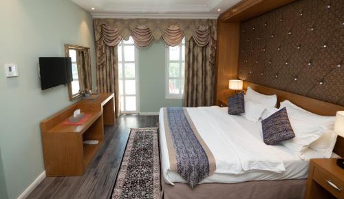 Deluxe Room (2 Adults + 1 Child)