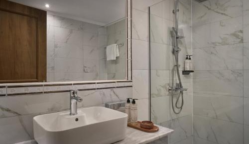 Deluxe Double Room with Side Sea View