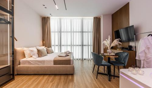 Suite with Hot Tub