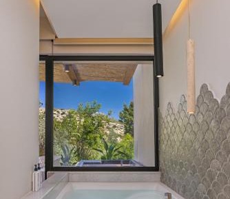 Suite with Hot Tub