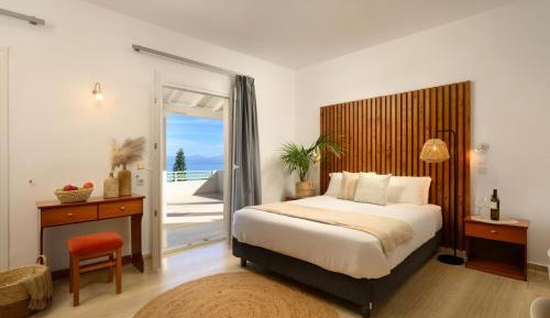 Double Room with Balcony and Sea View