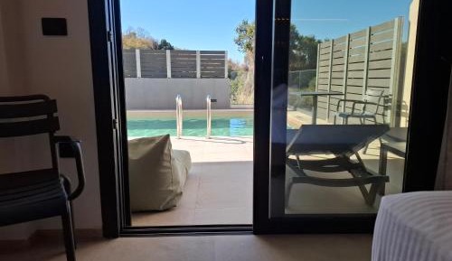 Deluxe Double Room (2 Adults + 1 Child)