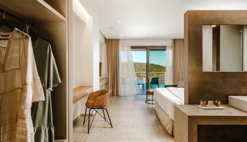 Deluxe Double Room with Balcony and Sea View