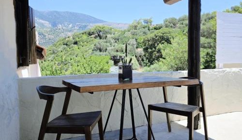 Apartment with Mountain View