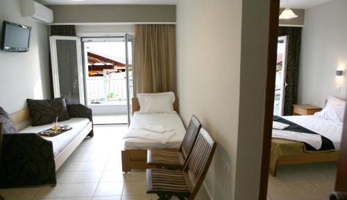 Deluxe One-Bedroom Apartment with Sea View