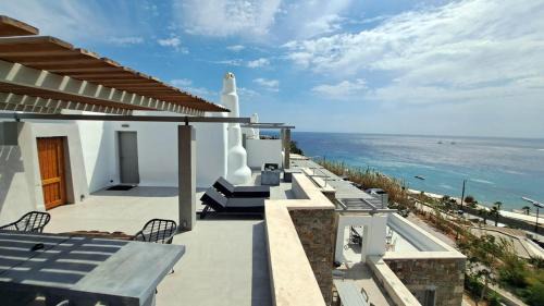 Deluxe One-Bedroom Apartment with Ocean View