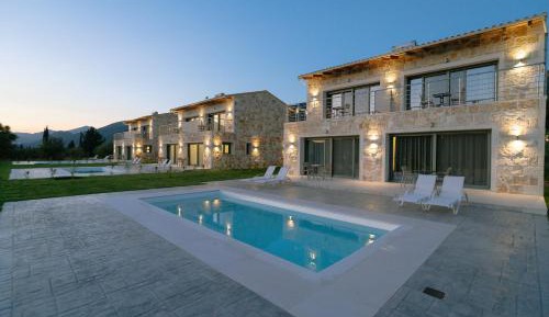 Apartment with Pool View 