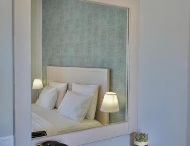 Family Room (2 Adults + 2 Children)