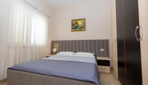 One-Bedroom Apartment with Balcony