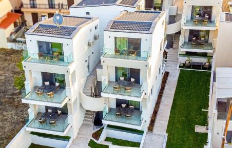 Two-Bedroom Deluxe Apartment with Balcony