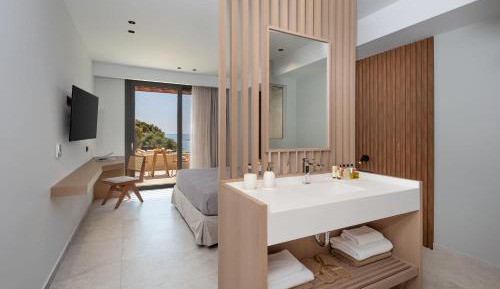 Deluxe Double Room with Balcony and Sea View