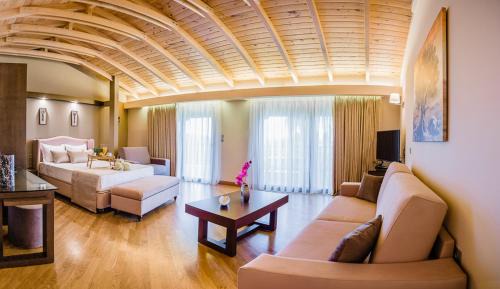 Deluxe King Suite