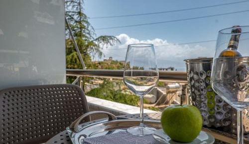 Deluxe Double Room with Balcony and Sea View
