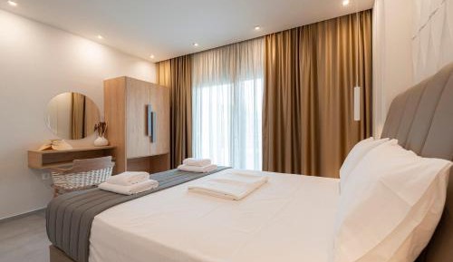 Suite with Pool View