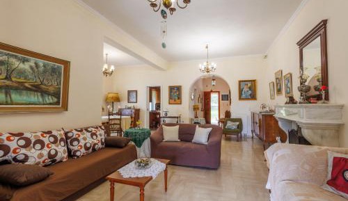 Villa with Garden View