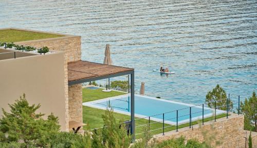 Apartment with Pool View 