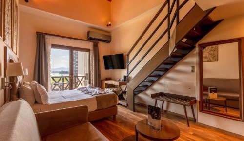 Suite with Lake View