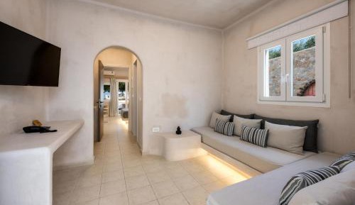 Elegant family suite pool view