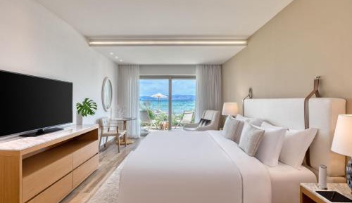 Emerald Suite Beach Front