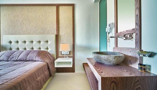 Deluxe Double Room with Side Sea View