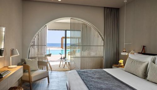 Open Plan Suite with Sharing Pool & Private Sauna