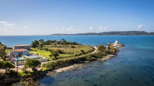 Deluxe Villa with Private Pool and Sea View