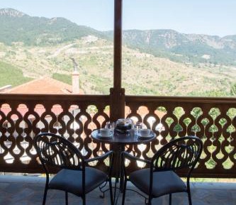Apartment with Mountain View, Fireplace and Hot Tub