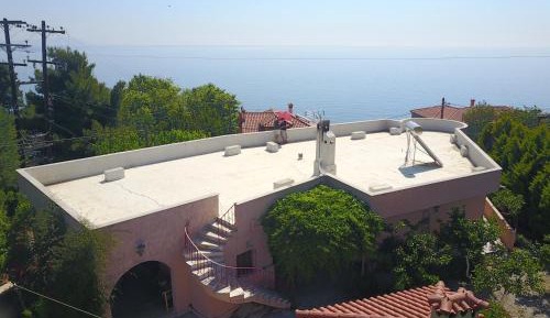 Four-Bedroom House with Sea View