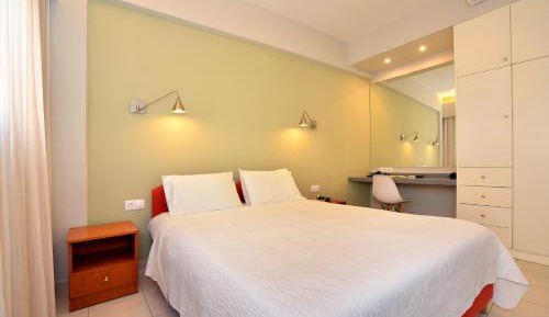 One-Bedroom Apartment (2 Adults + 2 Children)