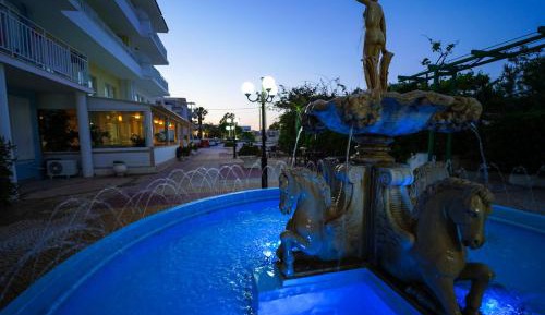 Deluxe Double Room with Side Sea View