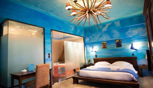 Suite with pool access